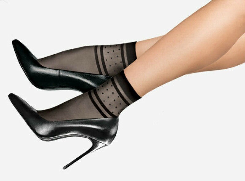 Nejlon zokni – az apró részlet, ami megváltoztatja az outfitet